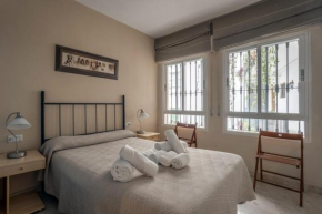 RentalSevilla Moderno apartamento en Santa Cruz con Parking para coche mediano, Seville